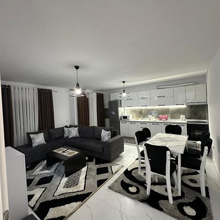 Elezi Apartment City Centre Tirana Buitenkant foto