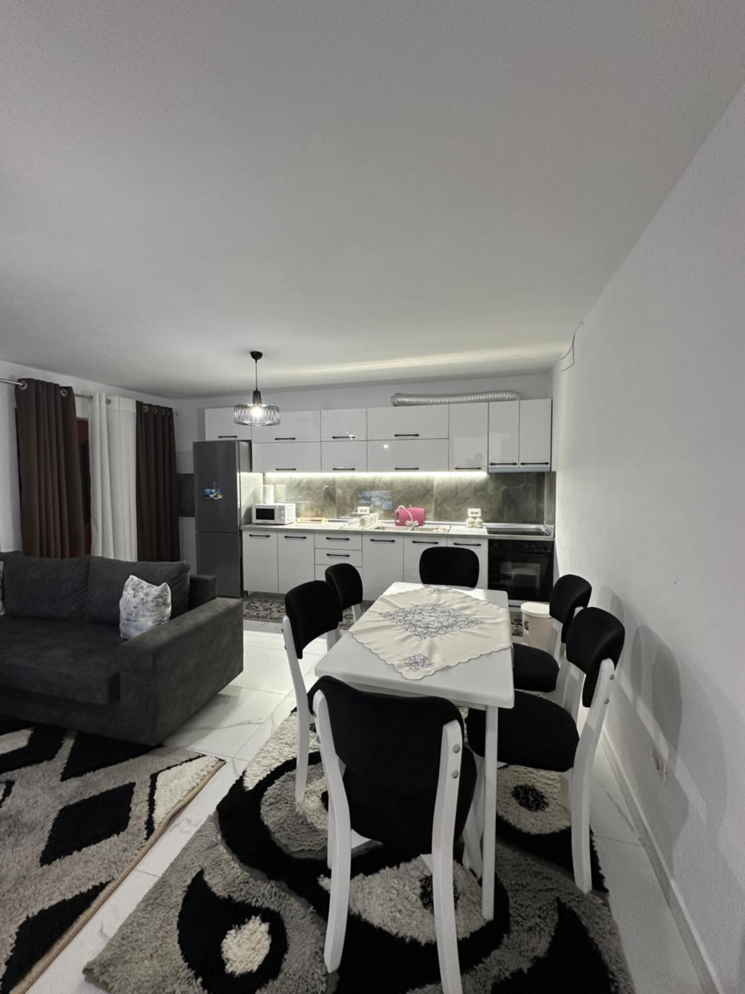 Elezi Apartment City Centre Tirana Buitenkant foto