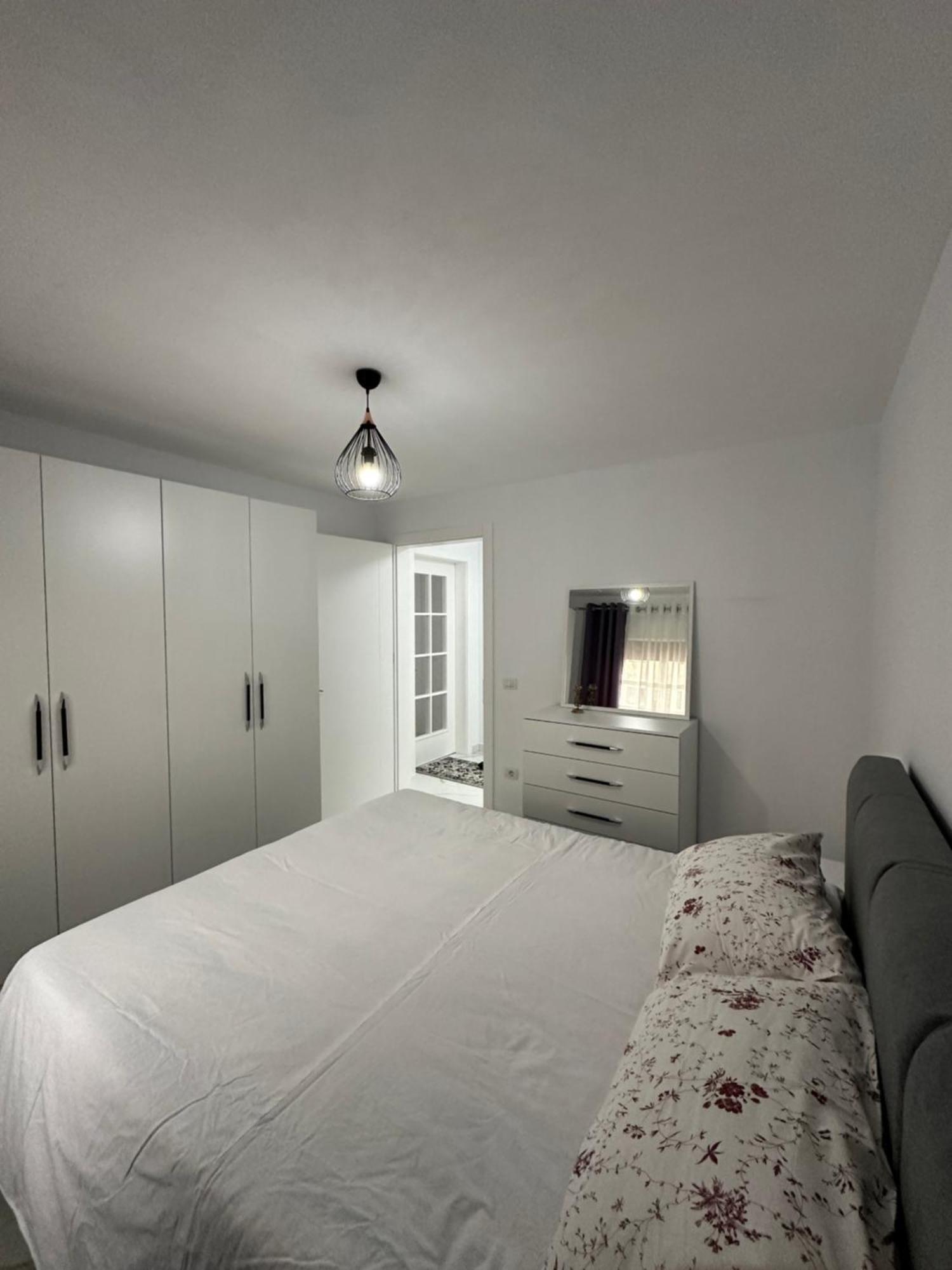 Elezi Apartment City Centre Tirana Buitenkant foto